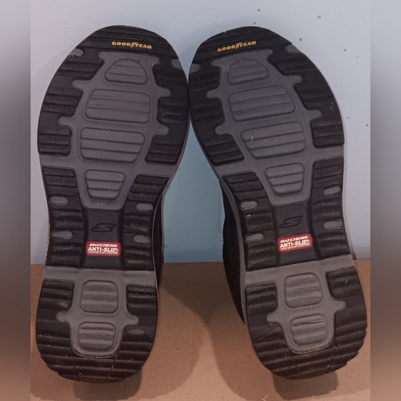 Skechers Men's Black Ultra GO Anti-skid Sz 9.5 - Picture 3 of 7